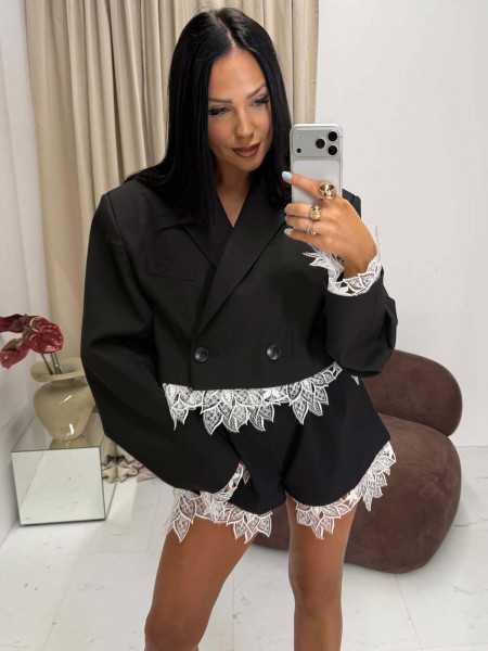 Krótka marynarka oversize z koronką DANA - czarna