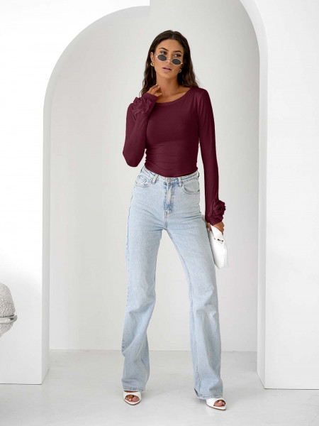 Wiskozowa bluzka z różą na rękawie ELIJA - bordowa