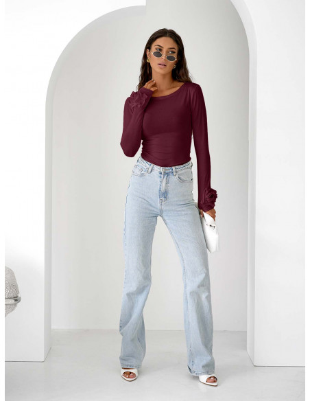 Wiskozowa bluzka z różą na rękawie ELIJA - bordowa