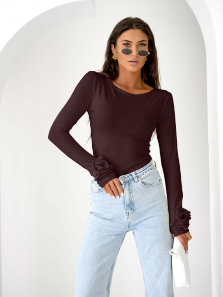 Wiskozowa bluzka z różą na rękawie ELIJA - czekoladowa