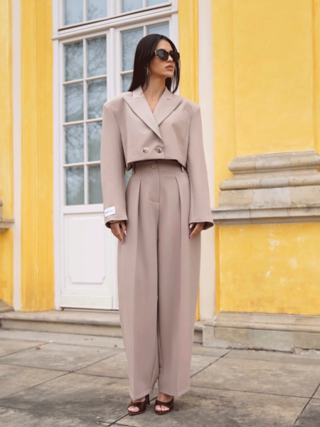 Eleganckie szerokie spodnie z kantem FIGRO - beżowe