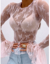 Koronkowa bluzka z falbaną na rękawie JASTER - pudrowy róż