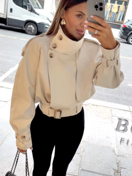 Bawełniana krótka kurtka z paskiem TERENS - śmietankowa