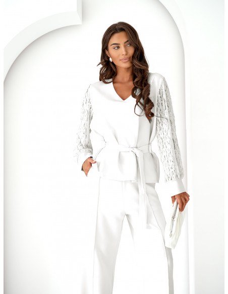 Komplet bluzka z rękawami z koronki i spodnie ROST - biały