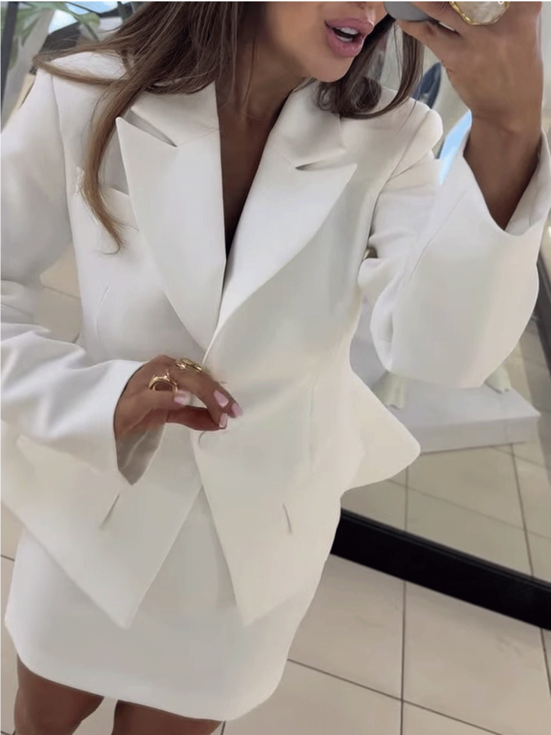 Stylowy komplet marynarka i mini spódniczka ALMIRA - marcepanowy