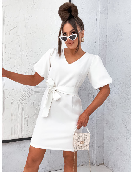 Elegancka sukienka mini z paskiem SIRELIA - biała