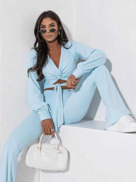 Stylowy komplet crop top i dzwony AVOREA - błękitny 2