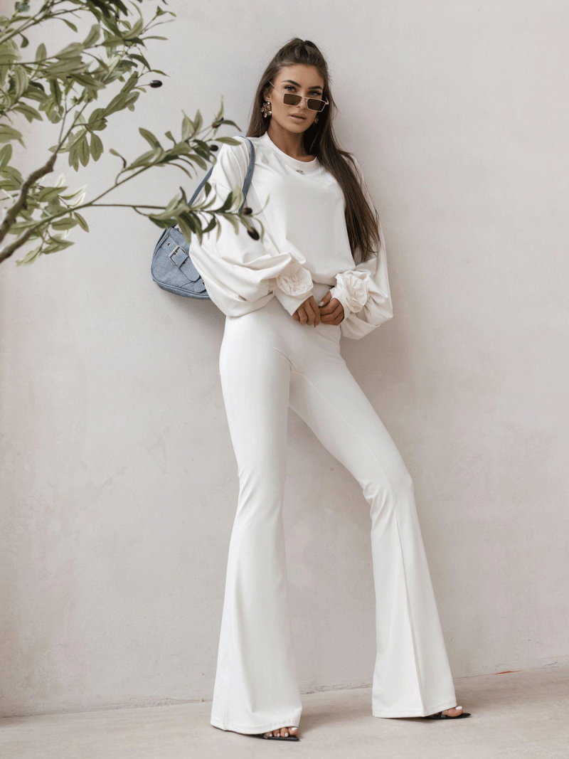 Stylowa bluza oversize ze ściągaczem...