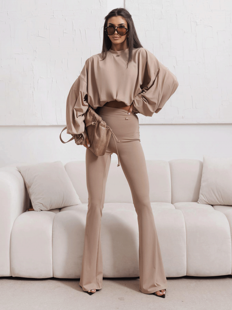 Stylowa bluza oversize ze ściągaczem...