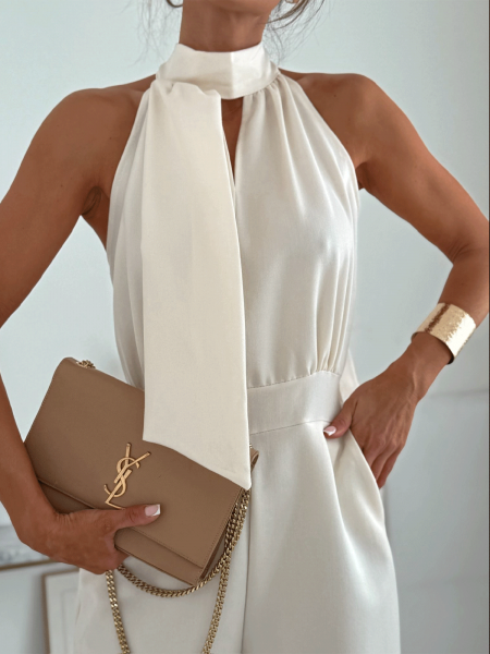 Elegancki kombinezon z szerokimi nogawkami SILVORA - marcepanowy 2