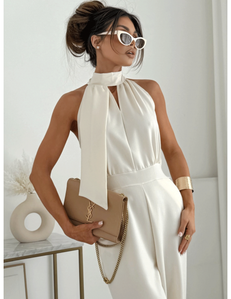 Elegancki kombinezon z szerokimi nogawkami SILVORA - marcepanowy