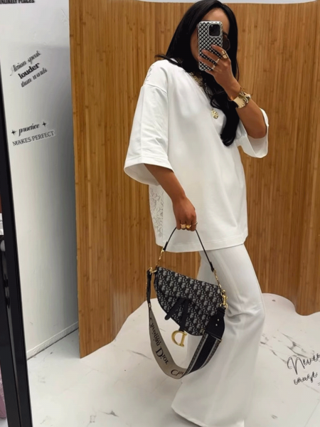 Bawełniany t-shirt z koronkowym tyłem MORVENA - śmietankowy