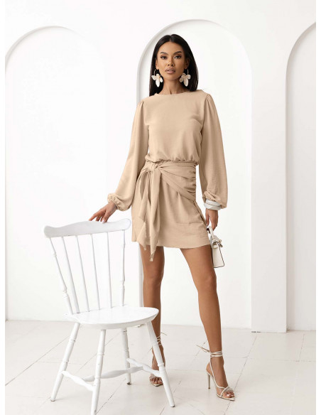 Elegancka sukienka z wiązaniem - DILLA - beżowa