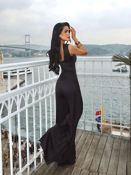 Elegancki kombinezon z plisowanymi nogawkami ROTII - czarny 2