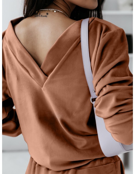 Dresowa bluza z dekoltem na plecach Nanga - karmelowa